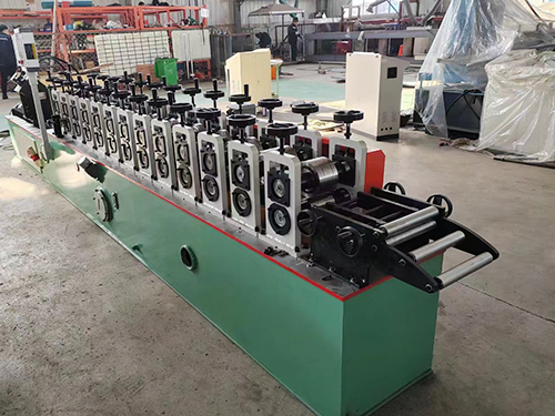 龍骨冷彎?rùn)C(jī)